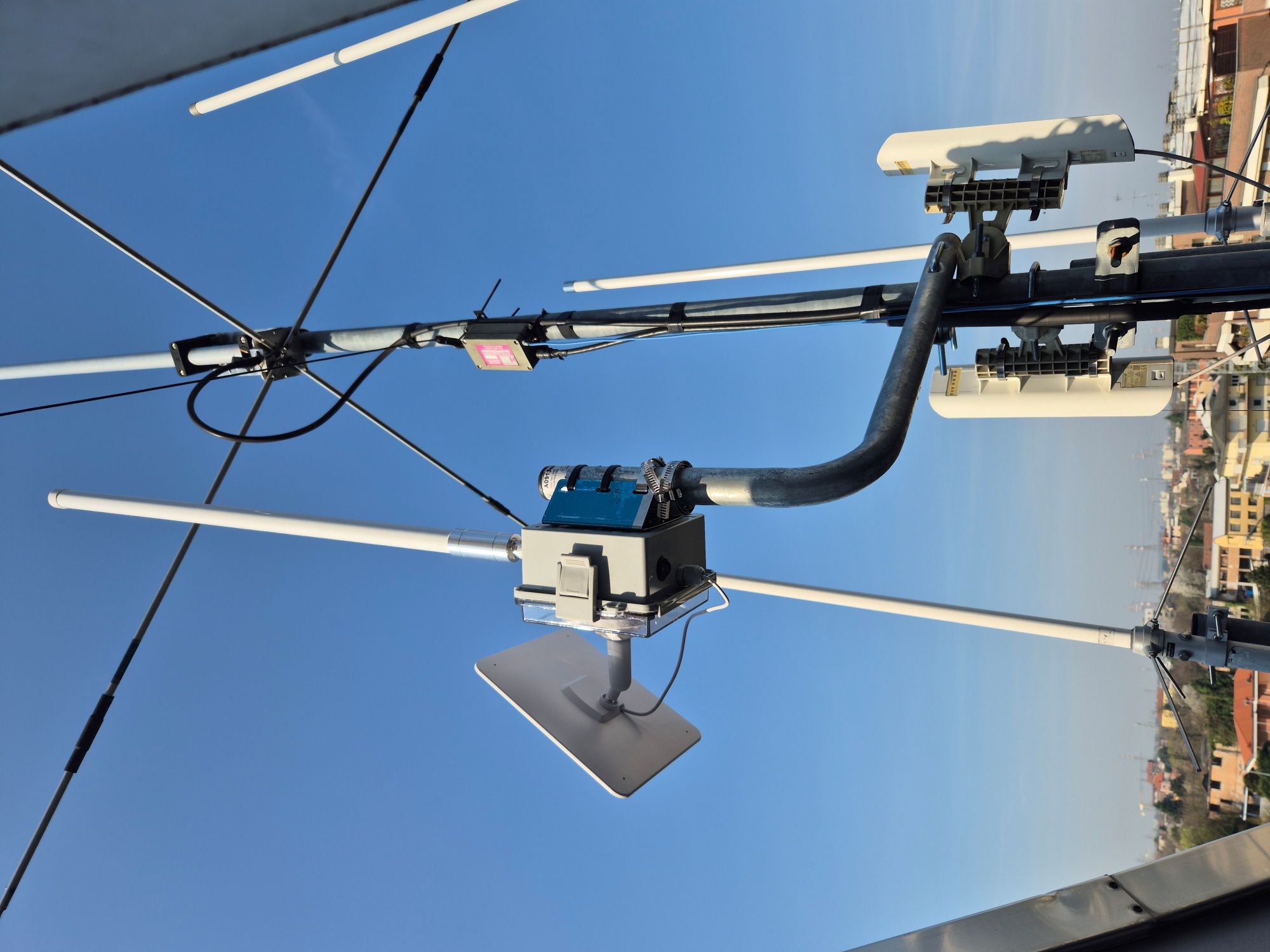 IW2OHX MeshCore RAK WisBlock repeater mounted on the antenna mast